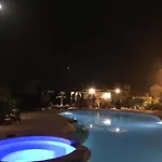 Villa L'hacienda Piscine Chauffee A 28, Spa, Boulodrome Et Court De Tennis Prives, 2 Independantes *